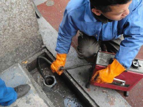 昌洒镇疏通下水道