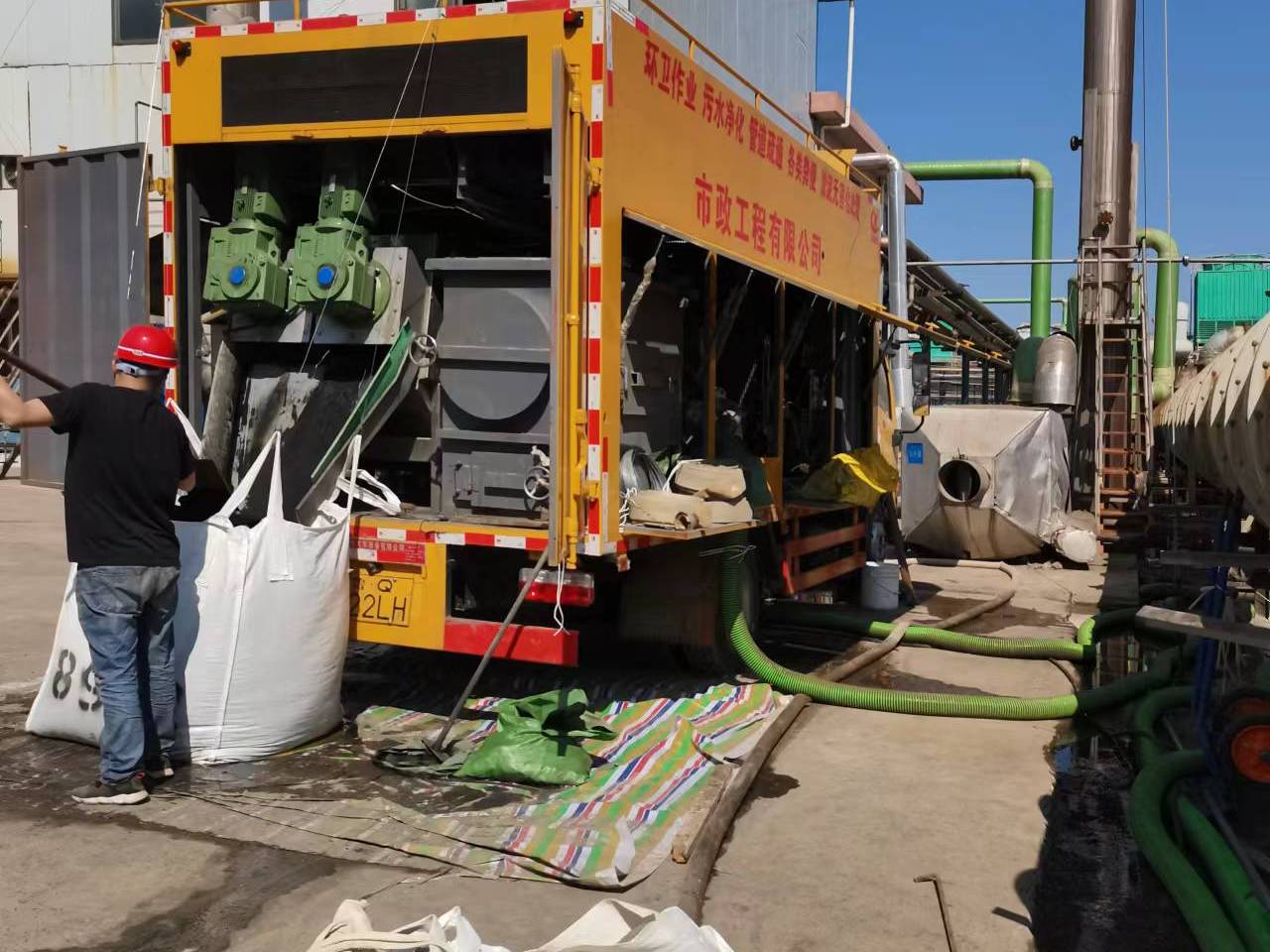 昌洒镇淤泥压干处理