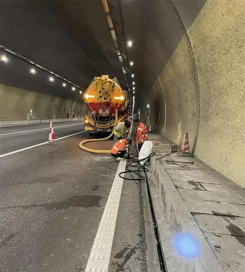 昌洒镇隧道排水渠清淤